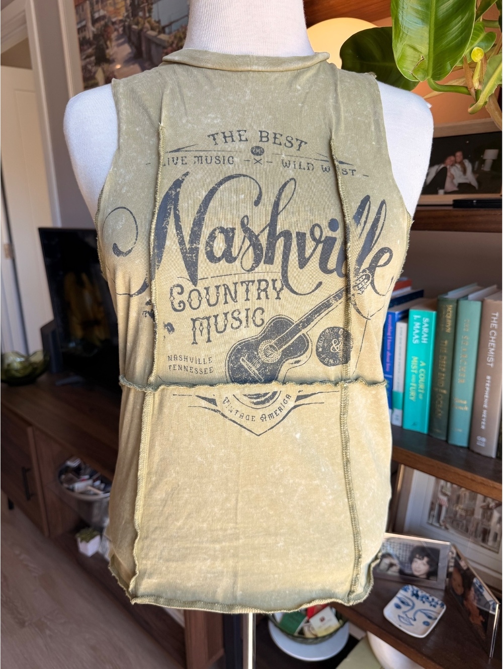 100% Cotton Modish Rebel Tank Nashville Country Music Graphic Top, Size Small